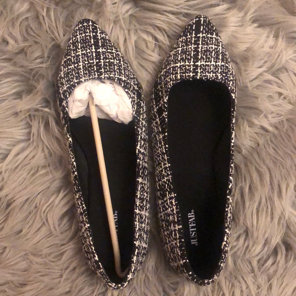 Black and white flats wide width.